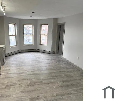 3 bed, 999 sqft, $2,900 — Photo 4