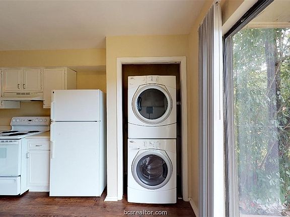 5th image of 305 Manuel Dr APT B