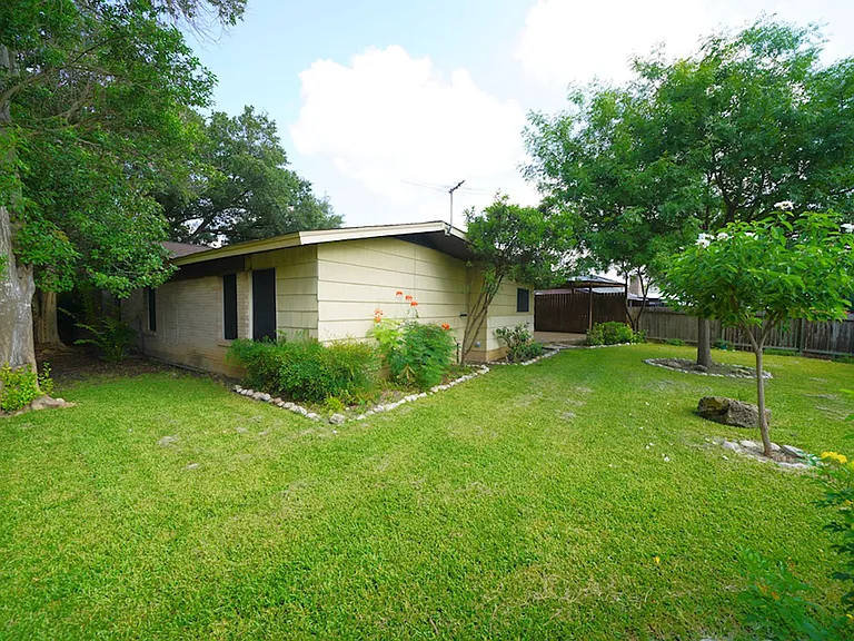 9802 La Rue St — Photo 39