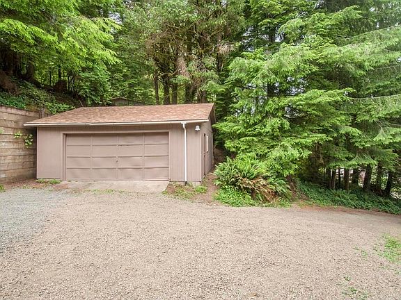 3rd image of 612 N Deerlane Dr