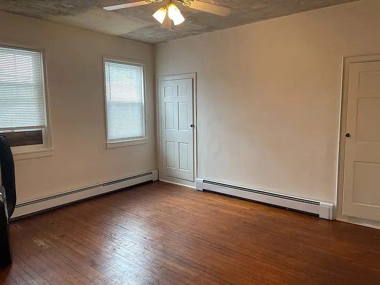 308 E Pitt St — Photo 14