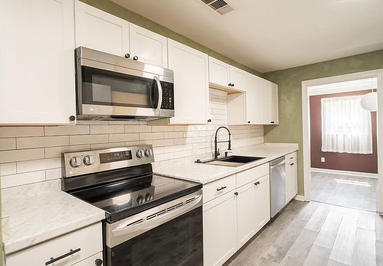 20 Ventura Blvd — Photo 11