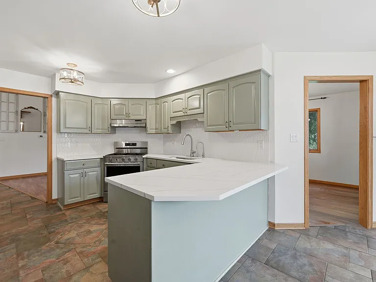 9099 Sheffield Ave — Photo 27