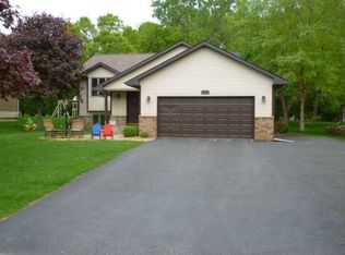 2259 Ariel St N, Maplewood, MN 55109