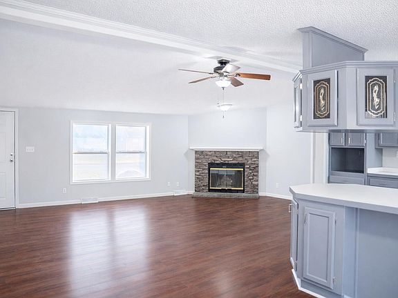 4th image of 141 Mason Ave N