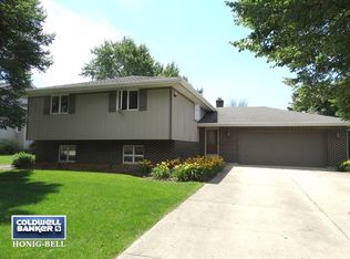 1205 Runyan Dr, Lockport, IL 60441