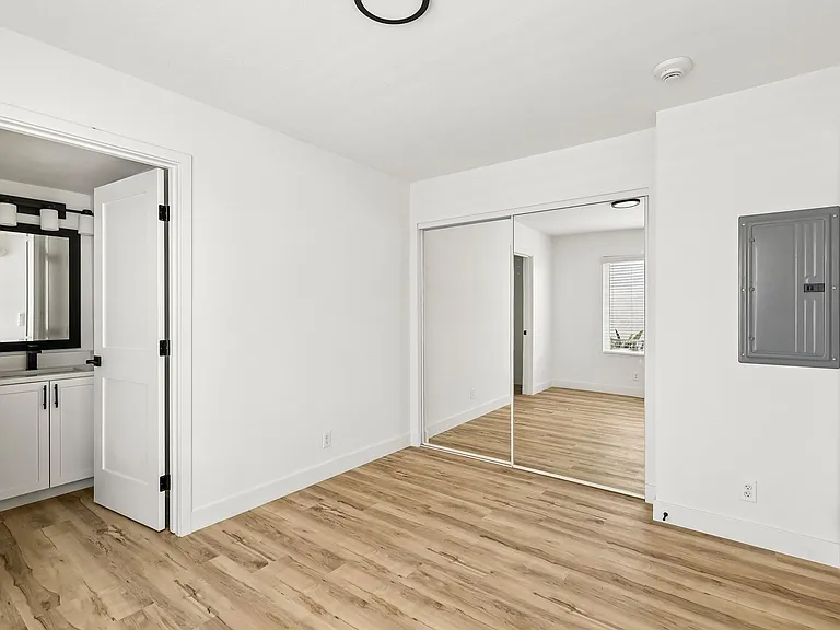 The Crest |NEWLY Renovated Studios, Lofts, 1, 2 & 3 Bedroom Homes Near the Beach — Photo 83