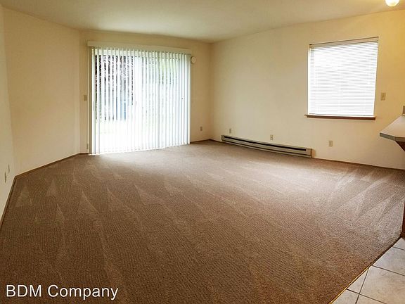 5th image of 915 28th St NE APT C