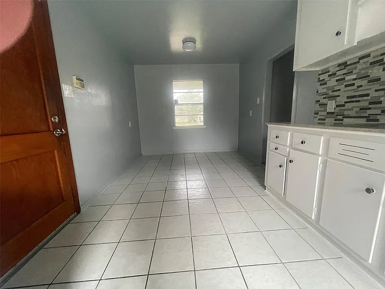 4810 Airport Blvd — Photo 2