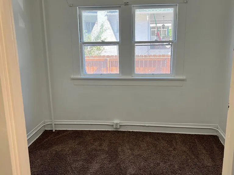 420 S 6th Ave — Photo 6
