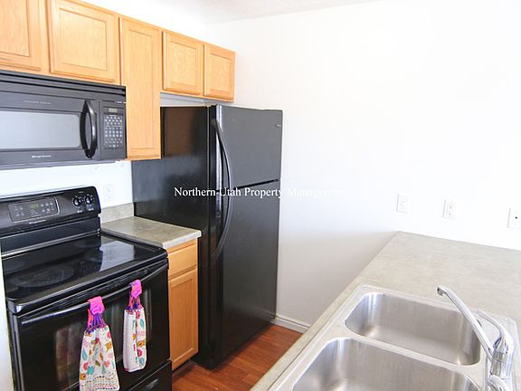 4 Kitchen_06092021