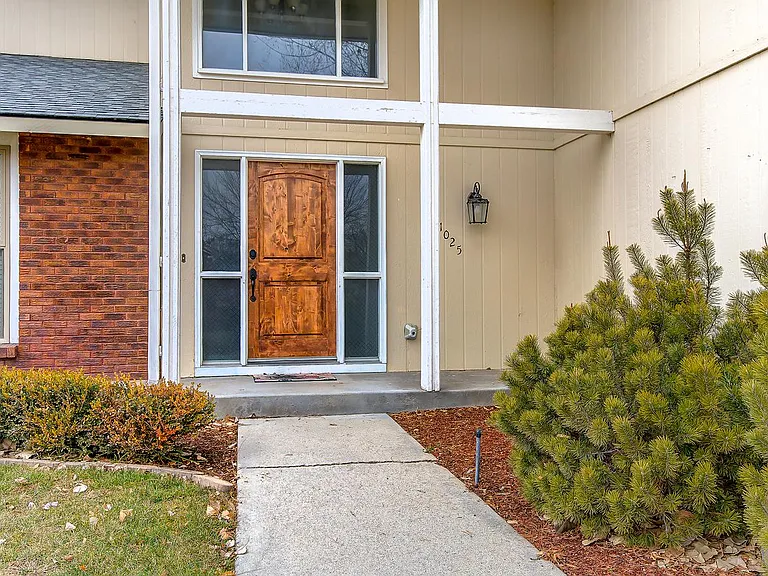 1025 N Eagle Hills Way — Photo 4