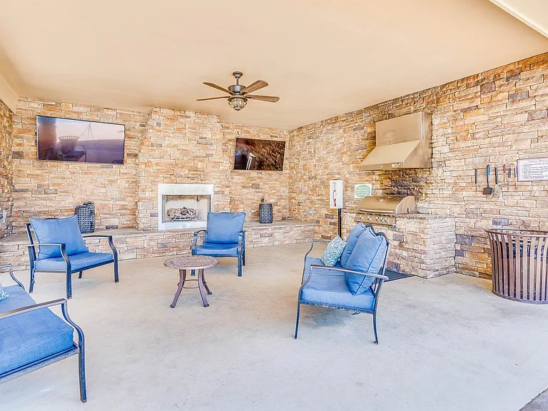 Vintage Retreat Apartments — Photo 18