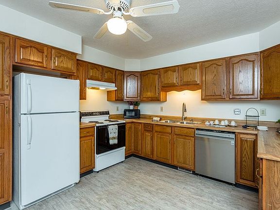 2nd image of 221 Dogwood Dr
