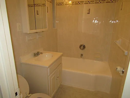 Rented by Charles Cortese Real Estate | media 18