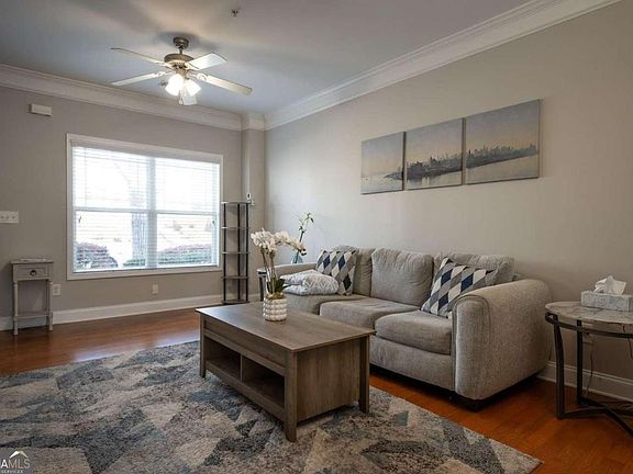 4th image of 265 Center Park Ln