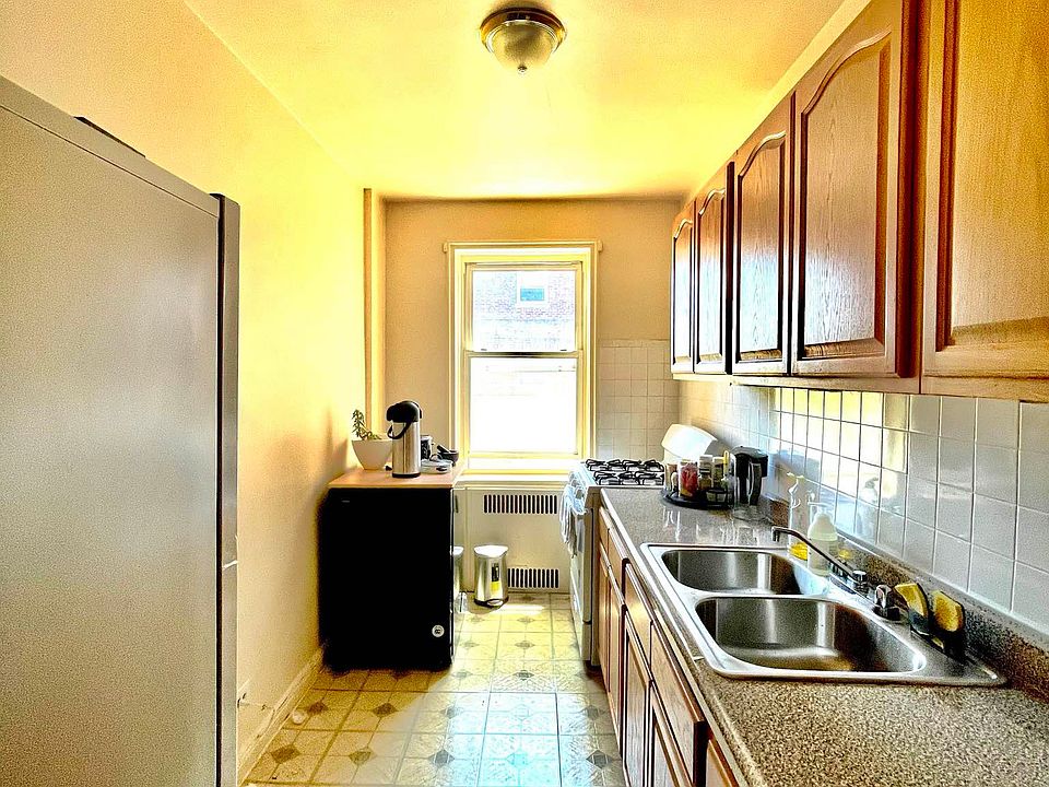 1st image of 1615 Avenue I #1