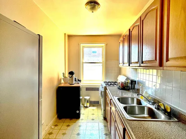 1615 Avenue I image 1 of 8