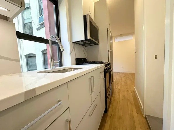 200 Mott Street image 7 of 11