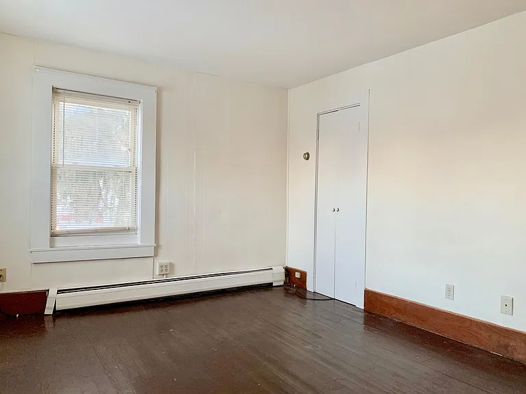 69 1/2 Meadow St #2F — Photo 6