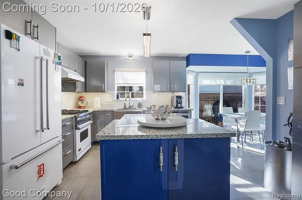 3 bed, 2.5 bath, 1818 sqft, $3,500 — Photo 2