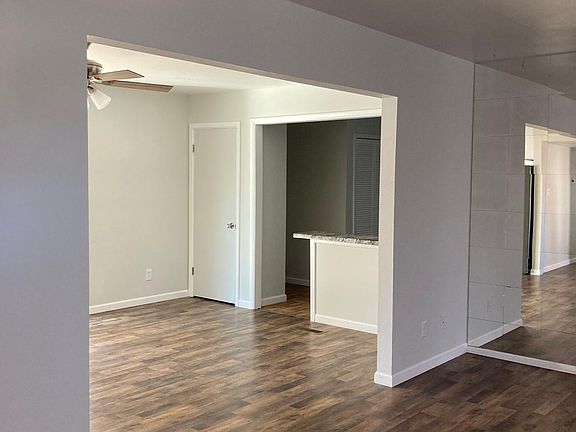 3rd image of 3109 N Sunset Ave