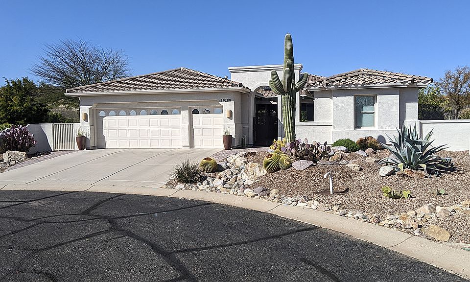 Home, front cul-de-sac view.