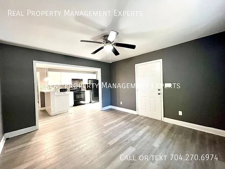 2501 Eastway Dr — Photo 7