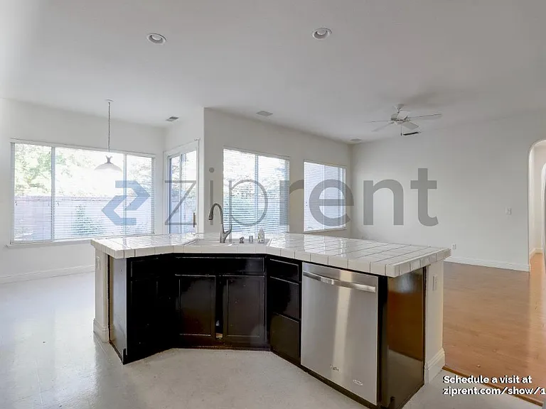 856 Morningside Dr — Photo 9