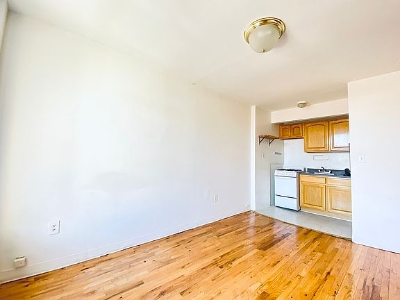 2nd image of 100 W 118th St APT 4D