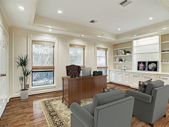 5th image of 28 W Broad Oaks Dr