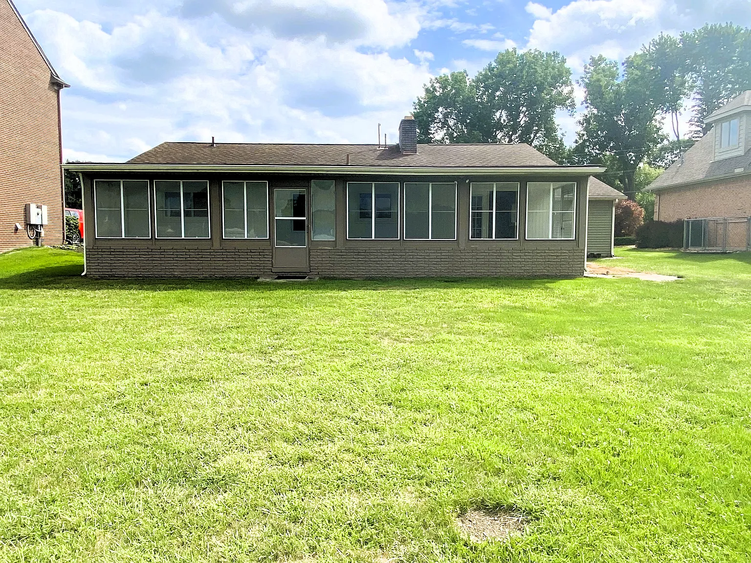 3 bed, 1300 sqft, $2,100 — Photo 4
