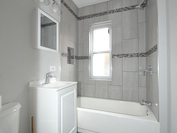 2nd image of 3621 S Union Ave #1F