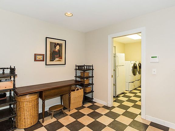 4th image of 2328 Edgebrook Dr