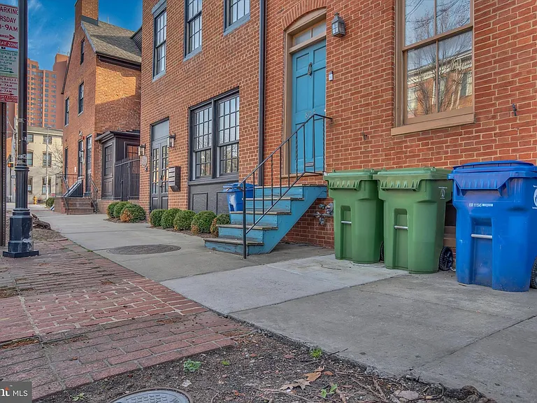 805 S Charles St — Photo 34