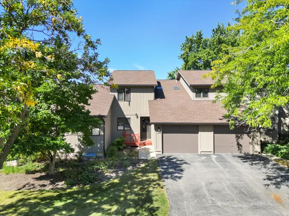 924 Stratford Ct, Grayslake, IL 60030