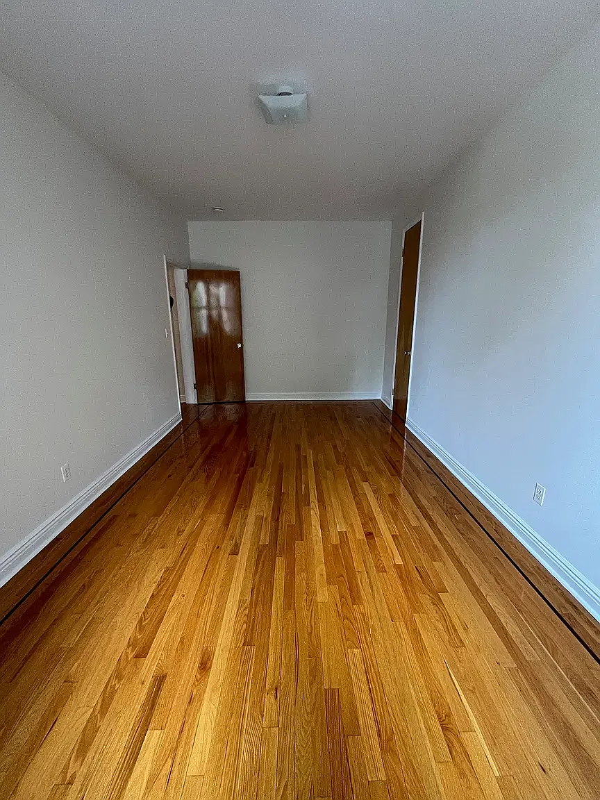 2905 Beverley Road — Photo 2