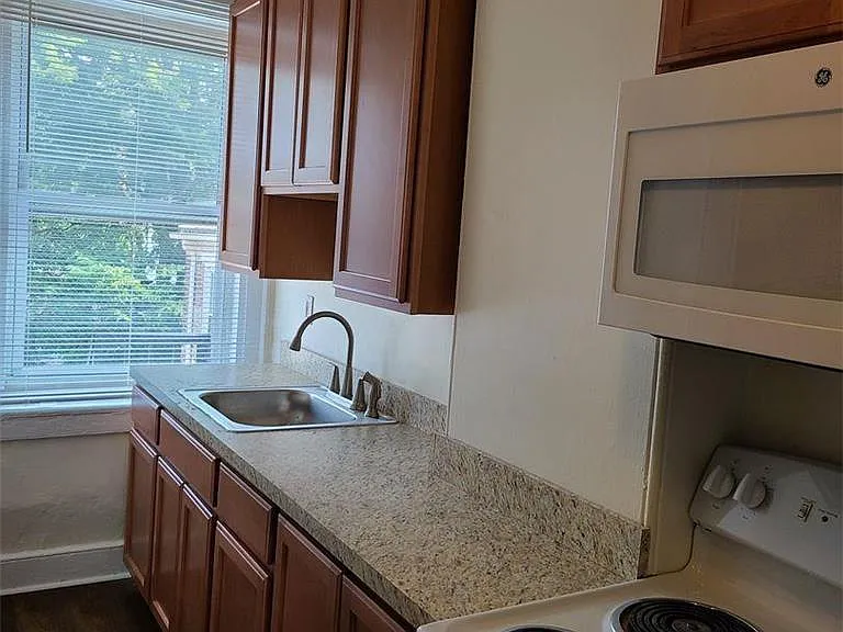 136 E Bushkill St #4 — Photo 7