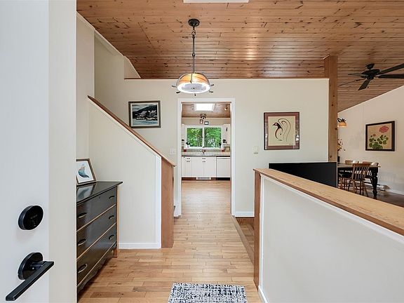 5th image of 2340 Macdonald Rd
