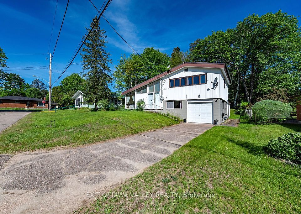1st image of 3 Newton Cres