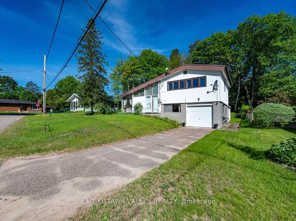 3 Newton Cres, Deep River, ON K0J 1P0