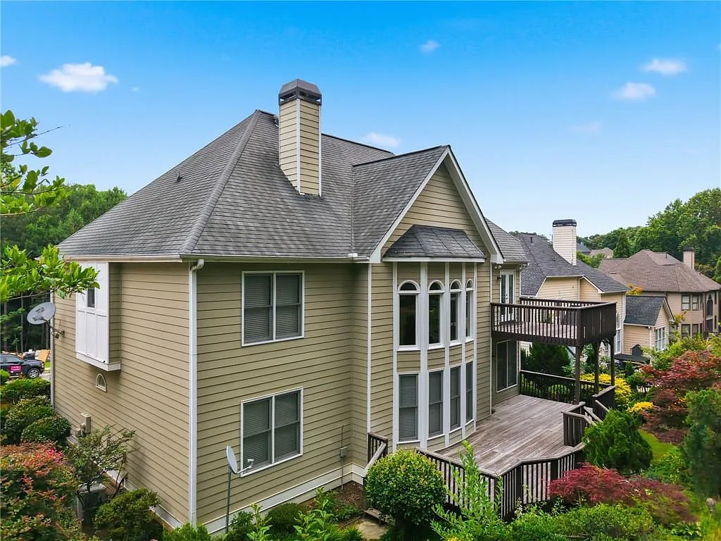 6 bed, 5.0 bath, 5339 sqft, $4,000 — Photo 3