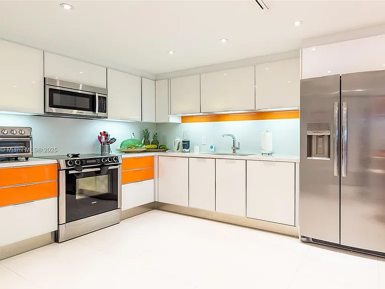 8877 Collins Ave #604 — Photo 7