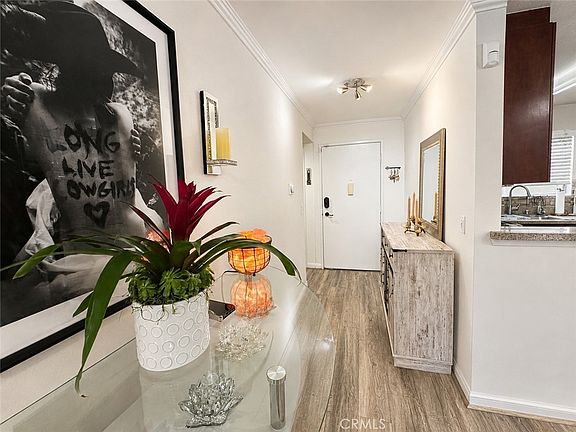 5th image of 5565 Canoga Ave APT 207
