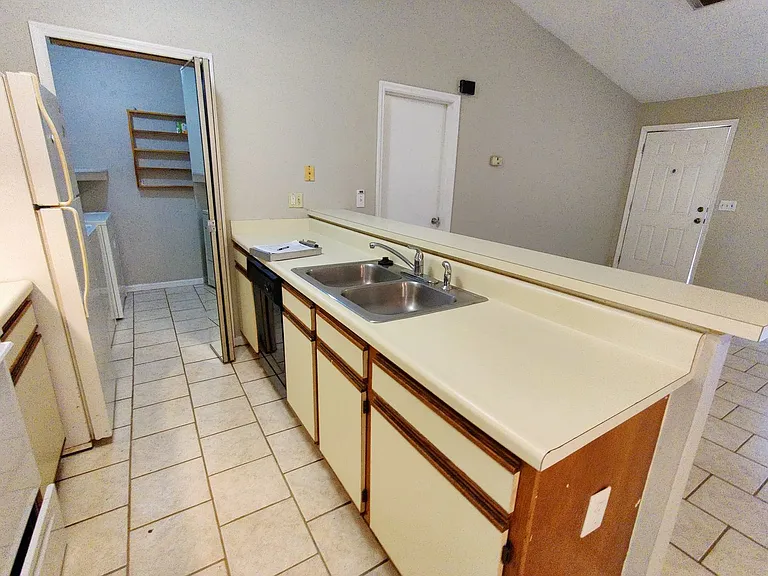 905 Tomahawk Ct — Photo 6