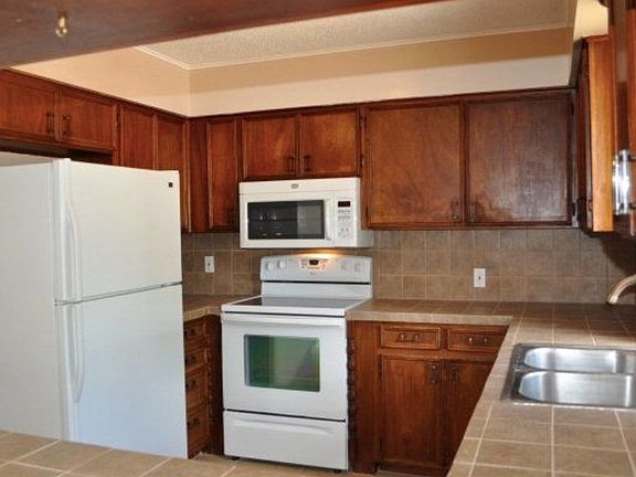 2nd image of 212 Loma Vista Dr