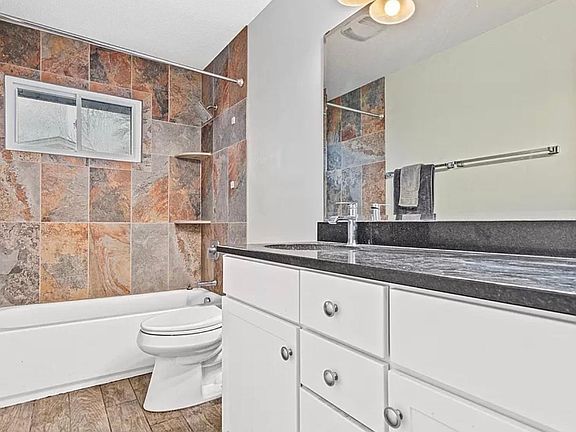 5th image of 13785 Fairlawn Ave