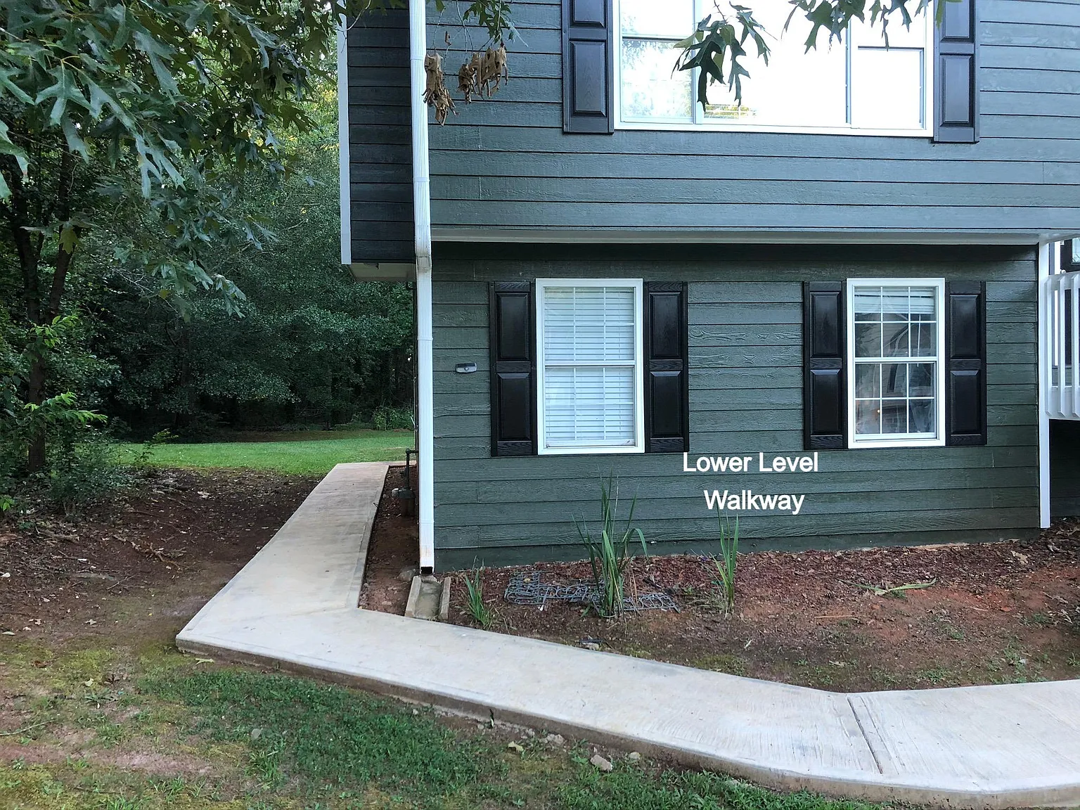345 Ashland Manor Dr — Photo 2
