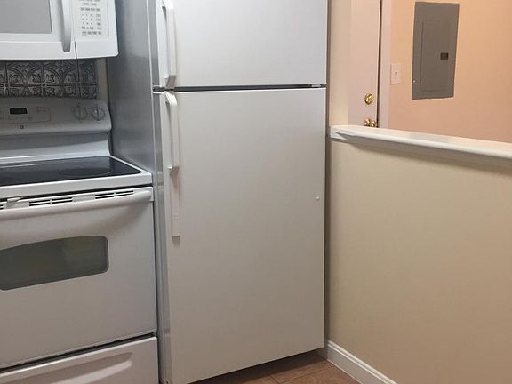 5th image of 59 Highland Glen Dr