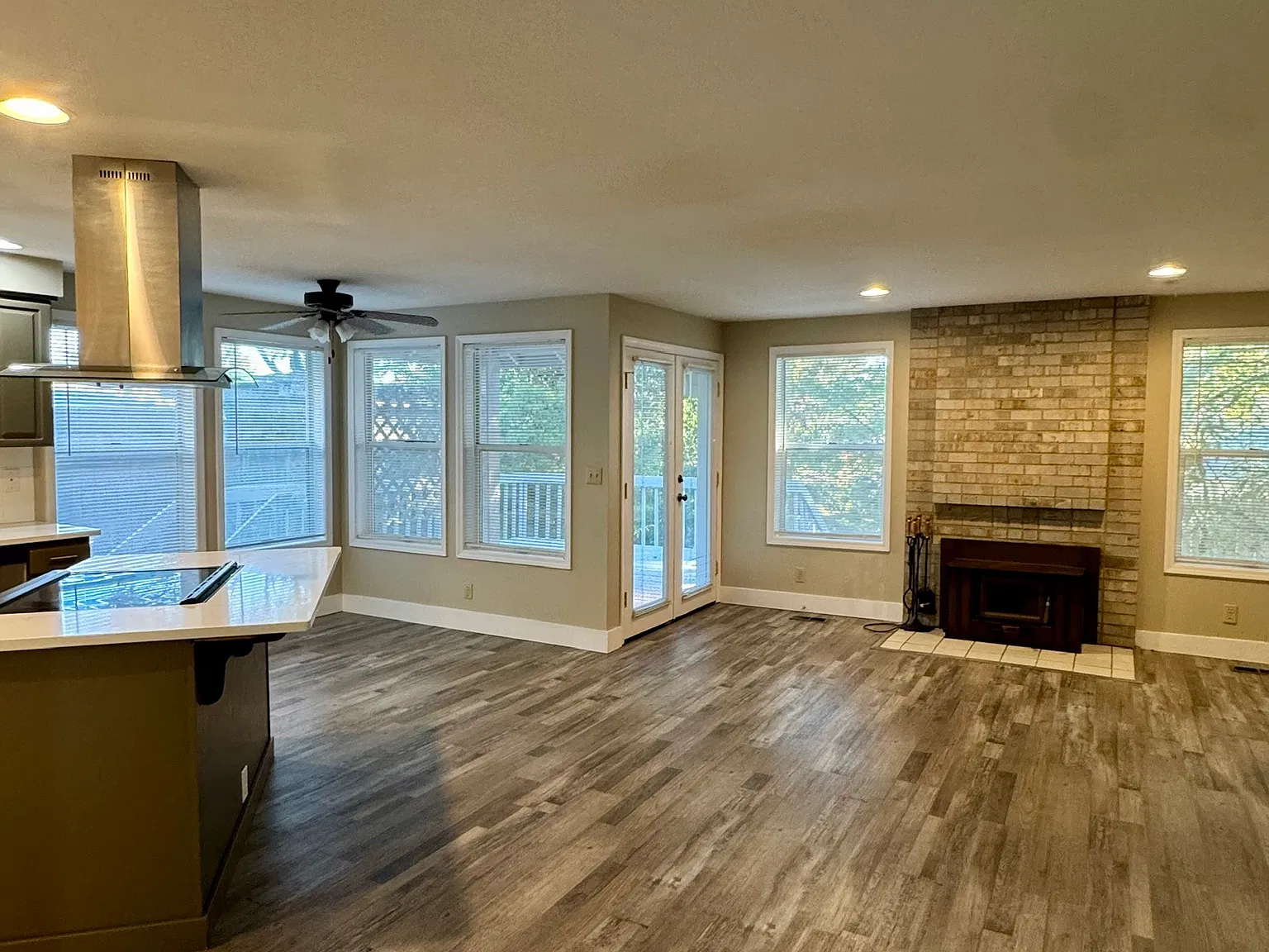 3 bed, 2215 sqft, $3,150 — Photo 2